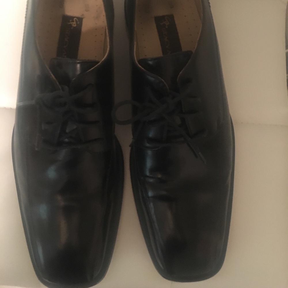 Stacy Adams black Oxford shoes.